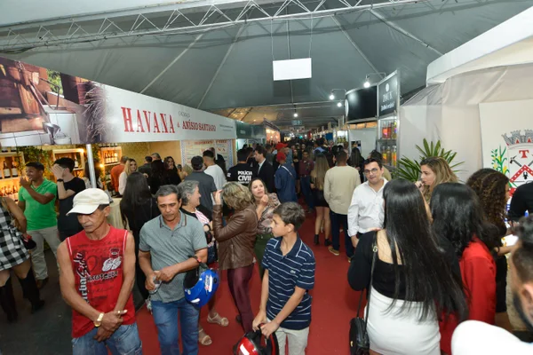 Governador participa do Festival da Cachaça, em Salinas 