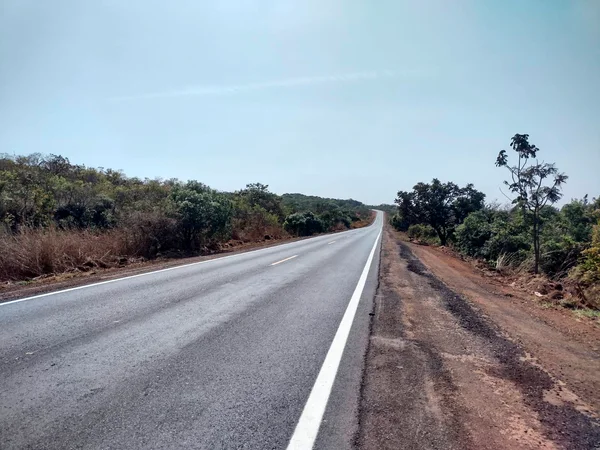 Obras na MG-190, entre Abadia dos Dourados e Uberlândia, estão com 97% dos trabalhos concluídos