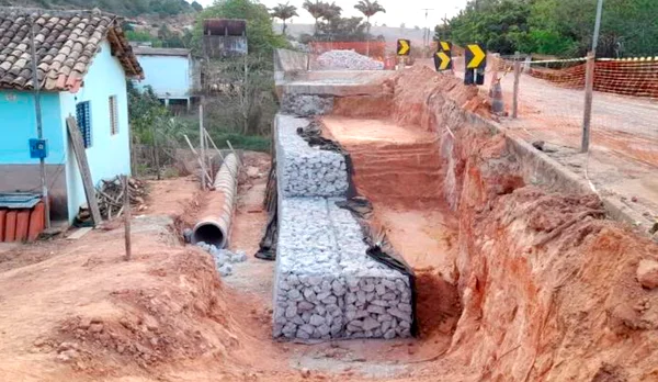 Governo conclui encabeçamento de ponte na LMG-682, no Vale do Jequitinhonha