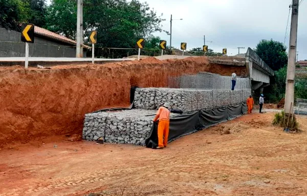 Governo conclui encabeçamento de ponte na LMG-682, no Vale do Jequitinhonha