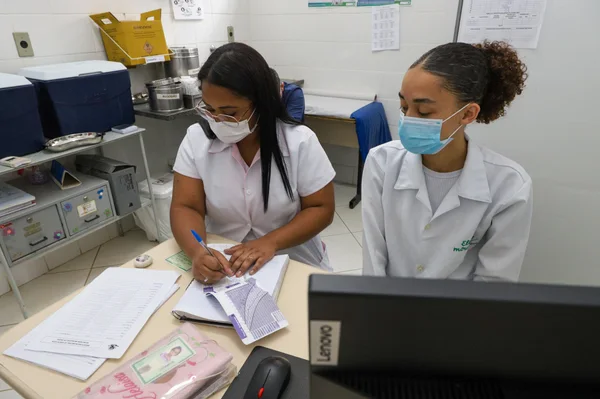 Vacina contra o HPV: meninos e meninas de 9 a 14 anos devem ser imunizados
