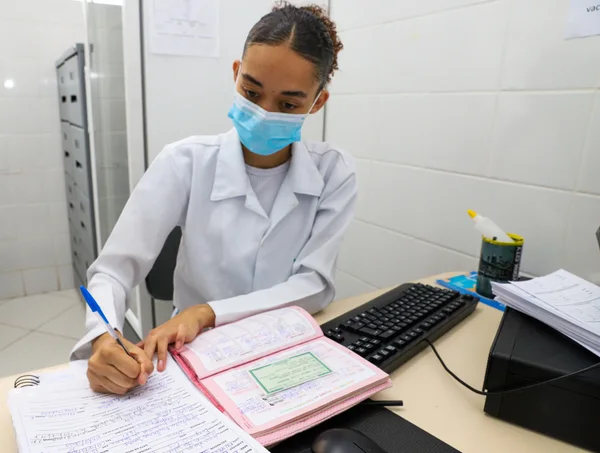 Vacina contra o HPV: meninos e meninas de 9 a 14 anos devem ser imunizados