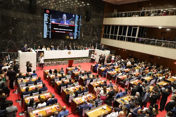 Governador Romeu Zema e vice, Professor Mateus, participam de posse de deputados na Assembleia Legislativa