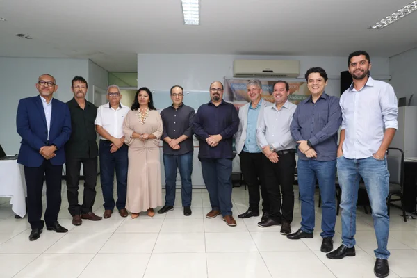 Reunião com representantes do poder público municipal e da Acita