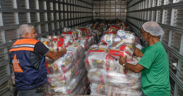 Defesa Civil Estadual apoia no transporte de ajuda humanitária para o litoral paulista