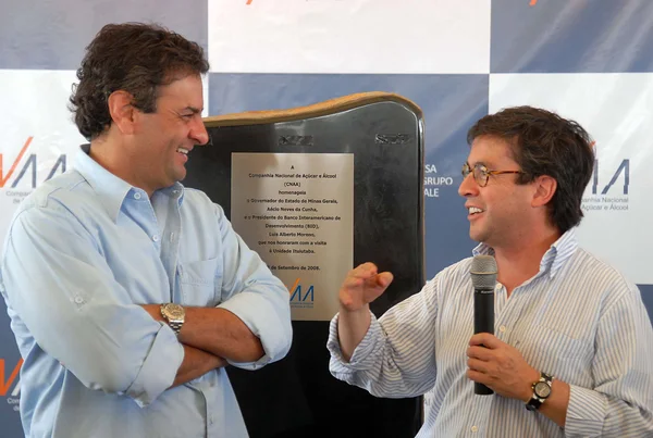 O governador Aécio Neves e o presidente do BID, Luis Alberto Moreno