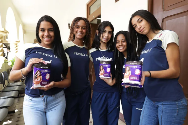 Governador assina decreto que regulamenta lei sobre dignidade menstrual