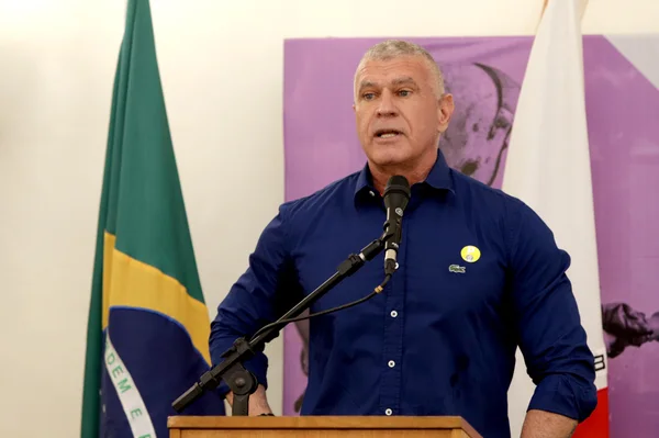 Governador assina decreto que regulamenta lei sobre dignidade menstrual