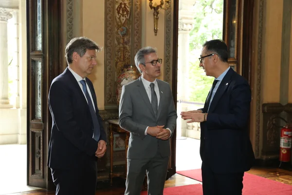 Governador se reúne com delegação ministerial alemã e representantes do setor industrial