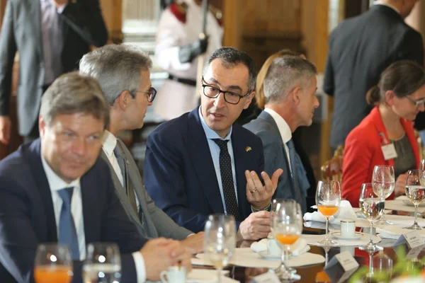 Governador se reúne com delegação ministerial alemã e representantes do setor industrial
