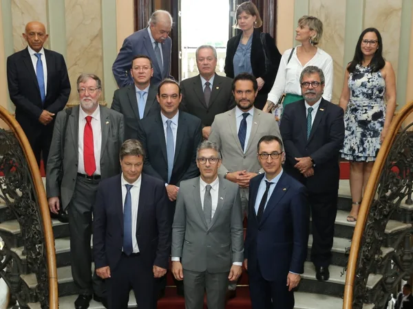 Governador se reúne com delegação ministerial alemã e representantes do setor industrial