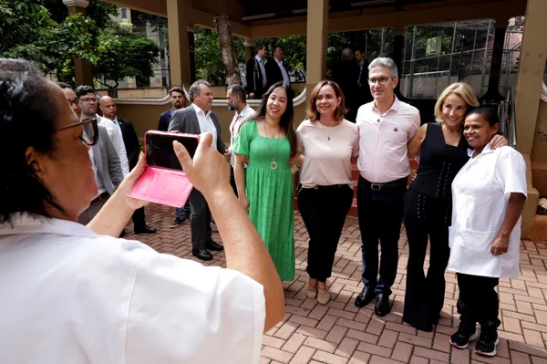 Governo de Minas apresenta Programa de Alimentação Escolar da rede estadual pública para delegação alemã