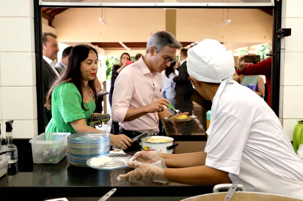 Governo de Minas apresenta Programa de Alimentação Escolar da rede estadual pública para delegação alemã