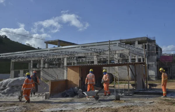 Governador vistoria obras do Hospital Regional em Teófilo Otoni