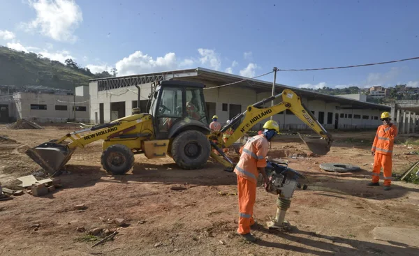 Governador vistoria obras do Hospital Regional em Teófilo Otoni