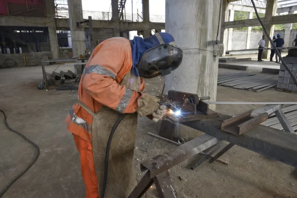 Governador vistoria obras do Hospital Regional em Teófilo Otoni