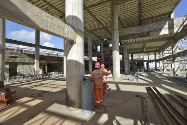 Governador vistoria obras do Hospital Regional em Teófilo Otoni
