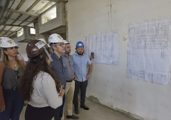 Governador vistoria obras do Hospital Regional em Teófilo Otoni