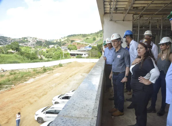 Governador vistoria obras do Hospital Regional em Teófilo Otoni