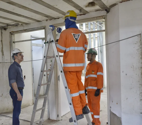 Governador vistoria obras do Hospital Regional em Teófilo Otoni