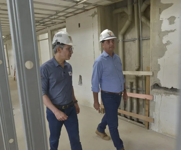Governador vistoria obras do Hospital Regional em Teófilo Otoni