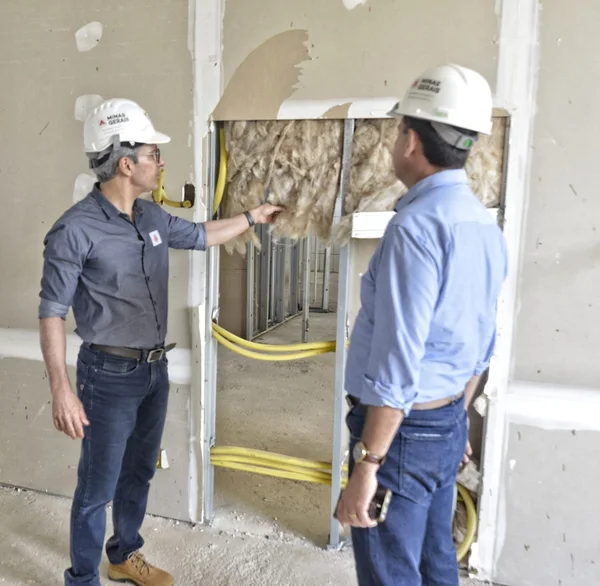 Governador vistoria obras do Hospital Regional em Teófilo Otoni