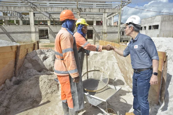 Governador vistoria obras do Hospital Regional em Teófilo Otoni