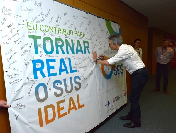 Governador acompanha apresentação de projetos estratégicos da Secretaria de Estado de Saúde