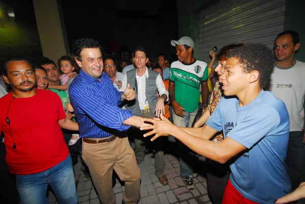 Governador cumprimentou as pessoas na solenidade
