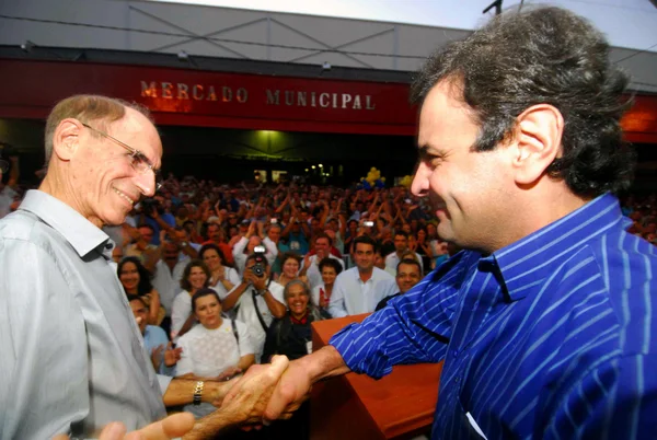 Governador Aécio Neves e o prefeito de Governador Valadares, Bonifácio Mourão