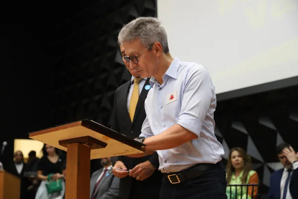 Governador participa de cerimônia que contempla municípios com melhores índices de vacinação