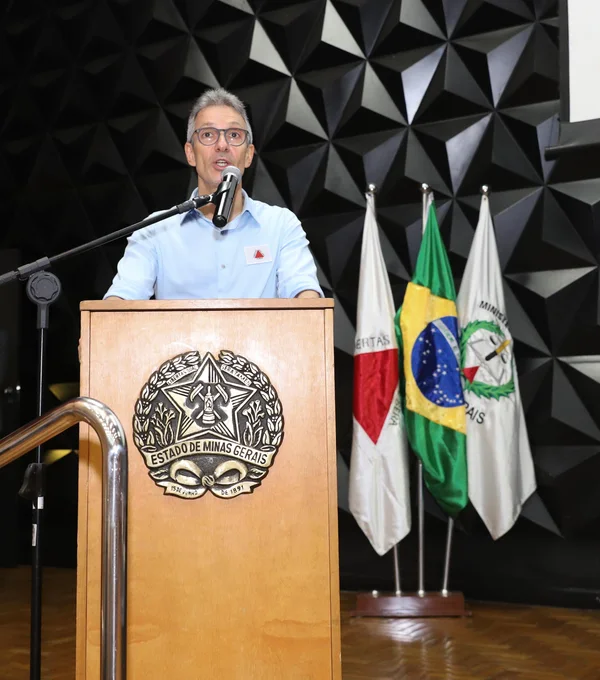 Governador participa de cerimônia que contempla municípios com melhores índices de vacinação