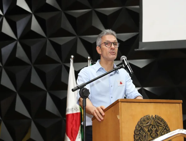 Governador participa de cerimônia que contempla municípios com melhores índices de vacinação