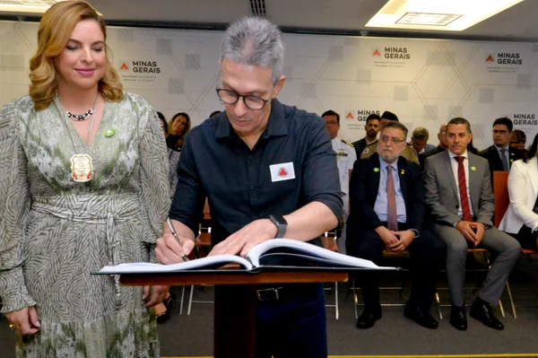 Governador empossa nova chefe da Polícia Civil de Minas Gerais