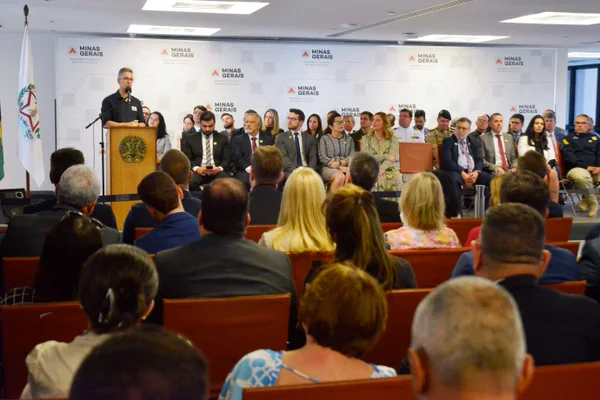 Governador empossa nova chefe da Polícia Civil de Minas Gerais