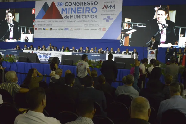 Governador em exercício sanciona projeto de lei que beneficia mais de 780 municípios mineiros