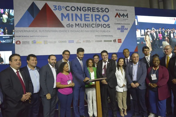 Governador em exercício sanciona projeto de lei que beneficia mais de 780 municípios mineiros