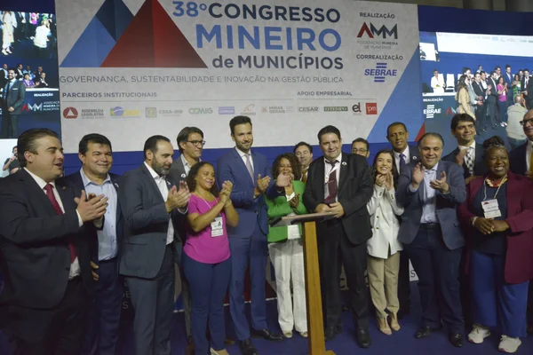 Governador em exercício sanciona projeto de lei que beneficia mais de 780 municípios mineiros