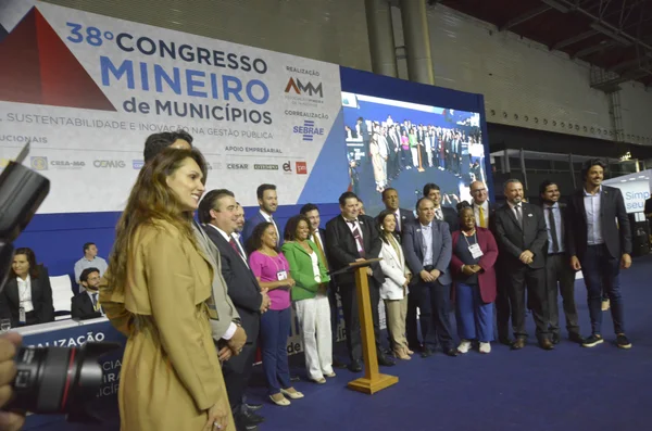 Governador em exercício sanciona projeto de lei que beneficia mais de 780 municípios mineiros