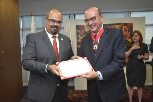  Governador em exercício entrega Medalhas da Inconfidência para desembargadores do TJMG