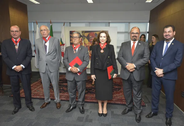  Governador em exercício entrega Medalhas da Inconfidência para desembargadores do TJMG