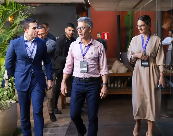 Governador participa de painel com empresários e investidores em Belo Horizonte