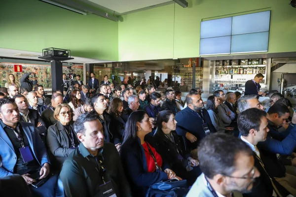 Governador participa de painel com empresários e investidores em Belo Horizonte