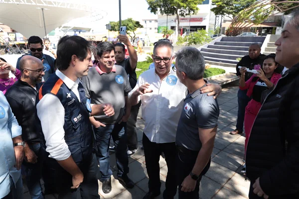 Governador recebe vacina contra gripe em Lagoa Santa, na RMBH