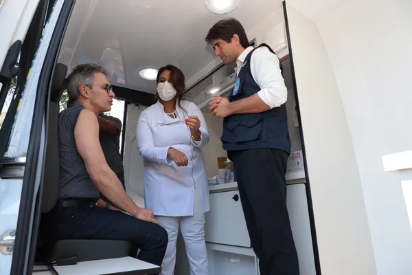 Governador recebe vacina contra gripe em Lagoa Santa, na RMBH