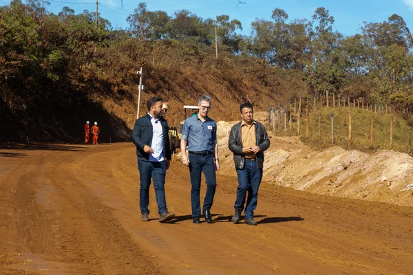Governador vistoria obras na MG-437, entre Nova Lima e Sabará