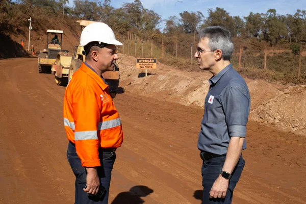 Governador vistoria obras na MG-437, entre Nova Lima e Sabará
