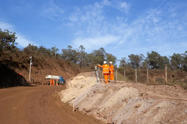 Governador vistoria obras na MG-437, entre Nova Lima e Sabará