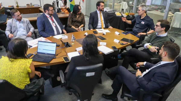 Governador acompanha apresentação de projetos estratégicos na Secretaria de Desenvolvimento Econômico