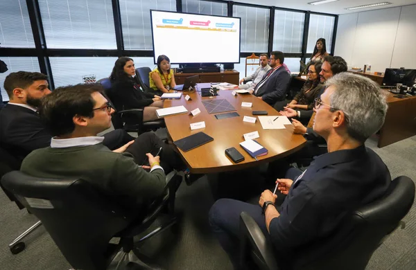 Governador acompanha apresentação de projetos estratégicos na Secretaria de Desenvolvimento Econômico
